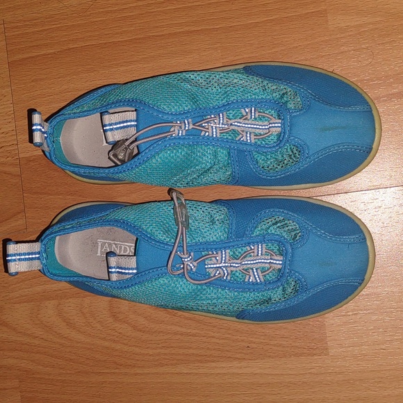 🟢 Land's End | Water Shoes - Picture 2 of 3